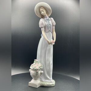 LLADRÓ BLOSSOM OF THE HEART
ITEM #01006782 Retired